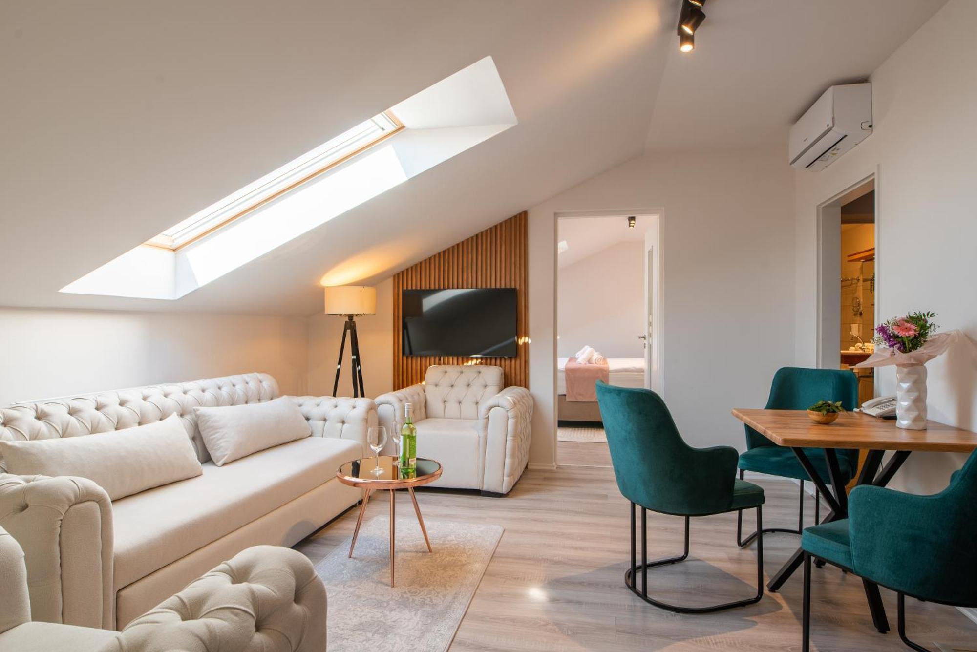 Sárvár Holdvirag Hotel מראה חיצוני תמונה