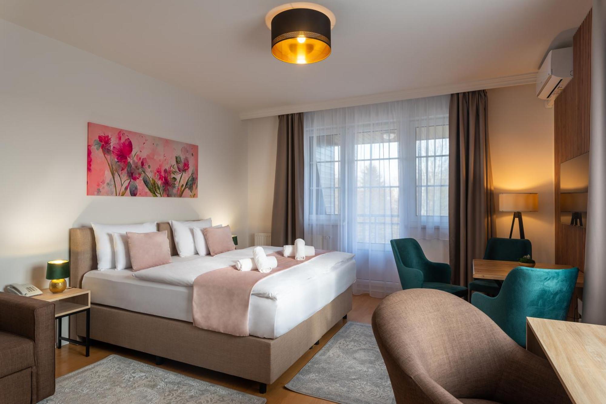 Sárvár Holdvirag Hotel מראה חיצוני תמונה