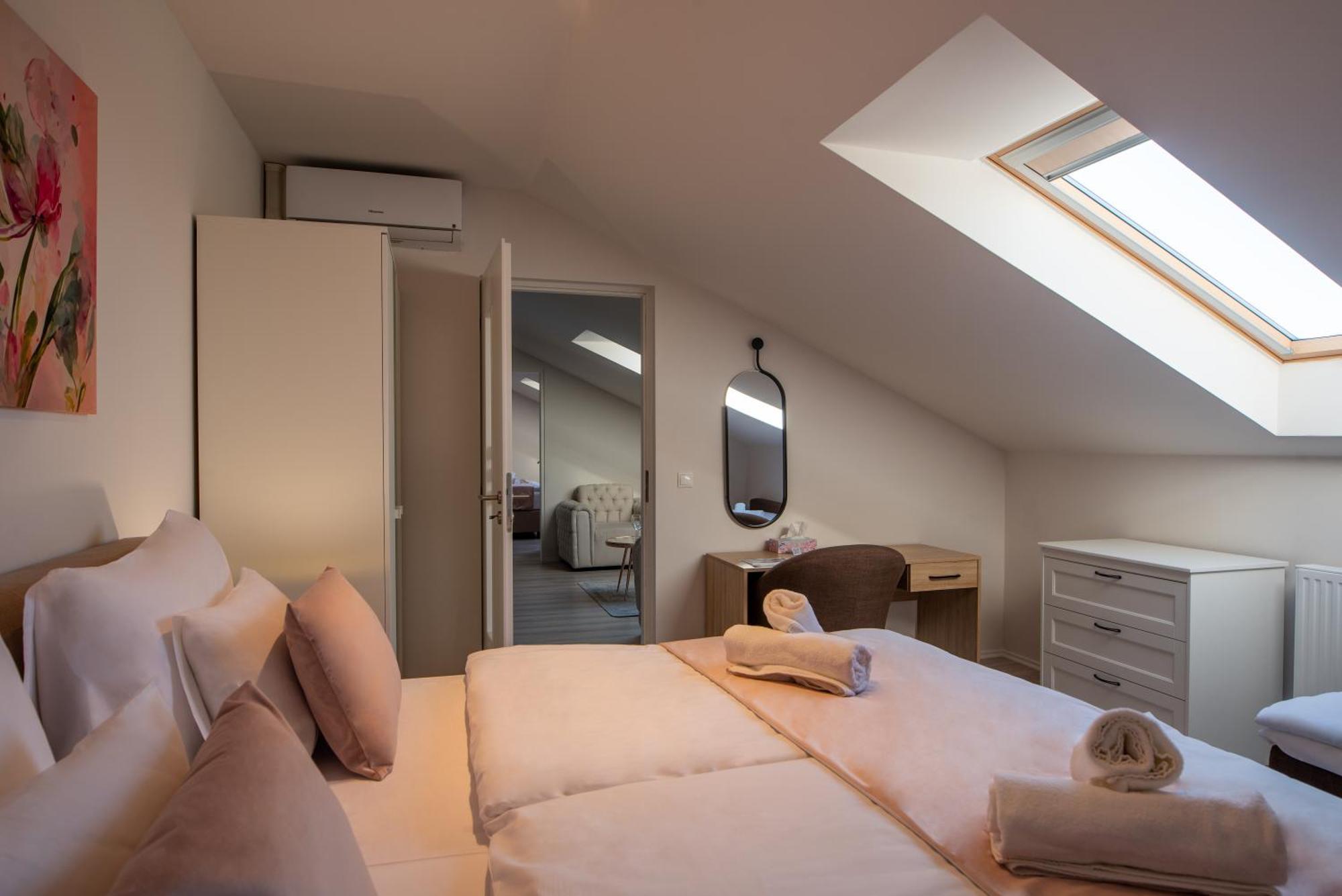 Sárvár Holdvirag Hotel מראה חיצוני תמונה