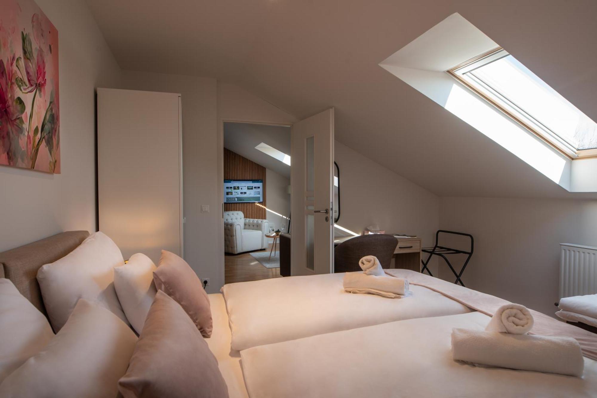 Sárvár Holdvirag Hotel מראה חיצוני תמונה