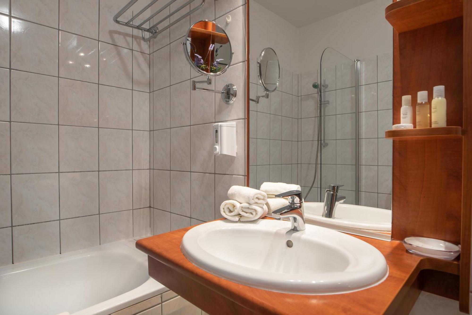 Sárvár Holdvirag Hotel מראה חיצוני תמונה