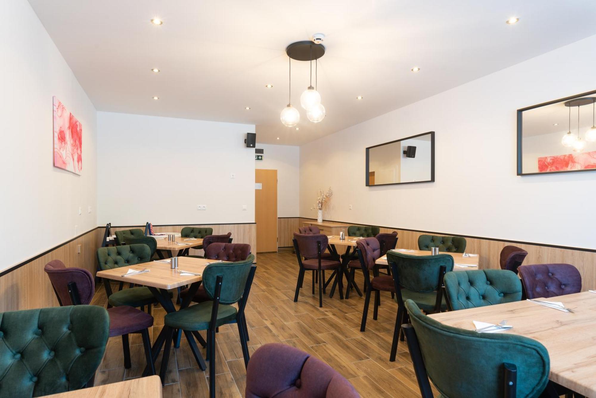 Sárvár Holdvirag Hotel מראה חיצוני תמונה